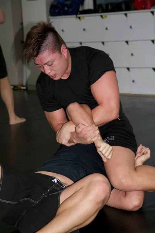 종합격투스포츠 TOP FC가 다음 달 5일 서울 잠실 올림픽홀에서 개최를 앞두고 메인이벤트인 양동이 선수 경기의 상대를 공식 발표했다. 양동이 선수의 상대는 전 UFC 파이터이자 백전노장 '슈퍼맨' 데니스 홀맨이다. 양동이 선수의 훈련모습.    TOP FC 제공